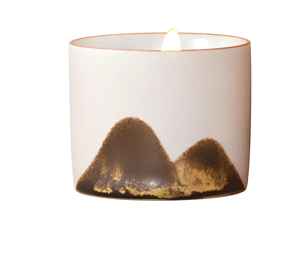 Glass tea cup candle with 5.2cm width, 4.3cm height, floral fruity aromas