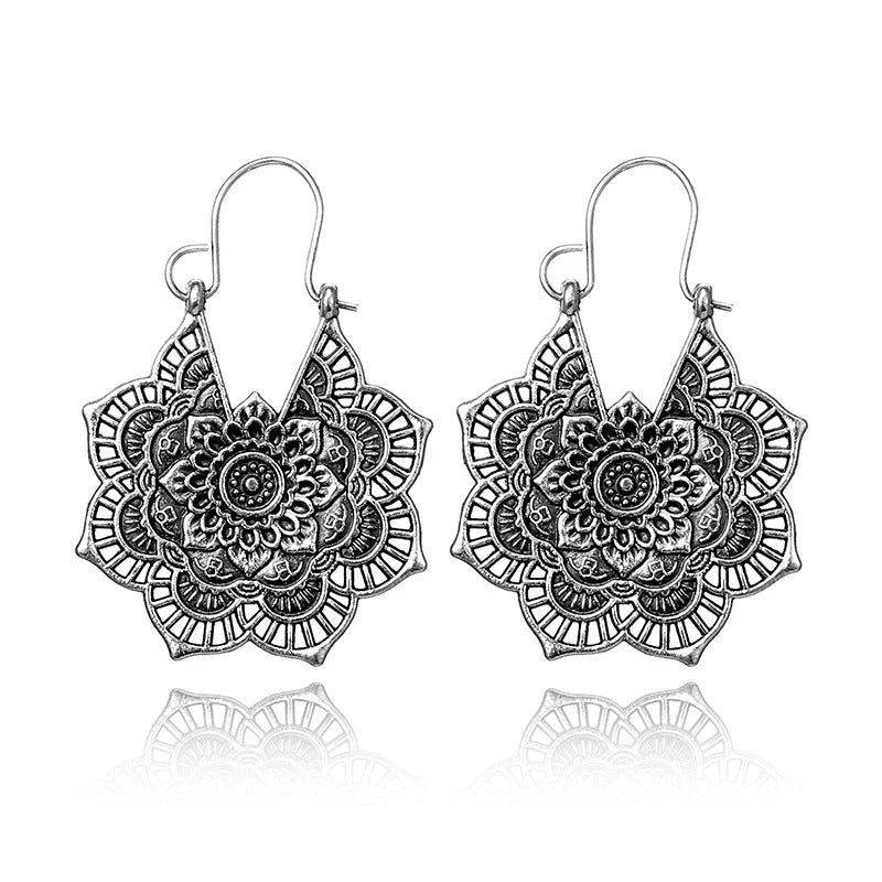 Vintage-style metal earrings with delicate floral openwork design, available in gold and silvery finishes