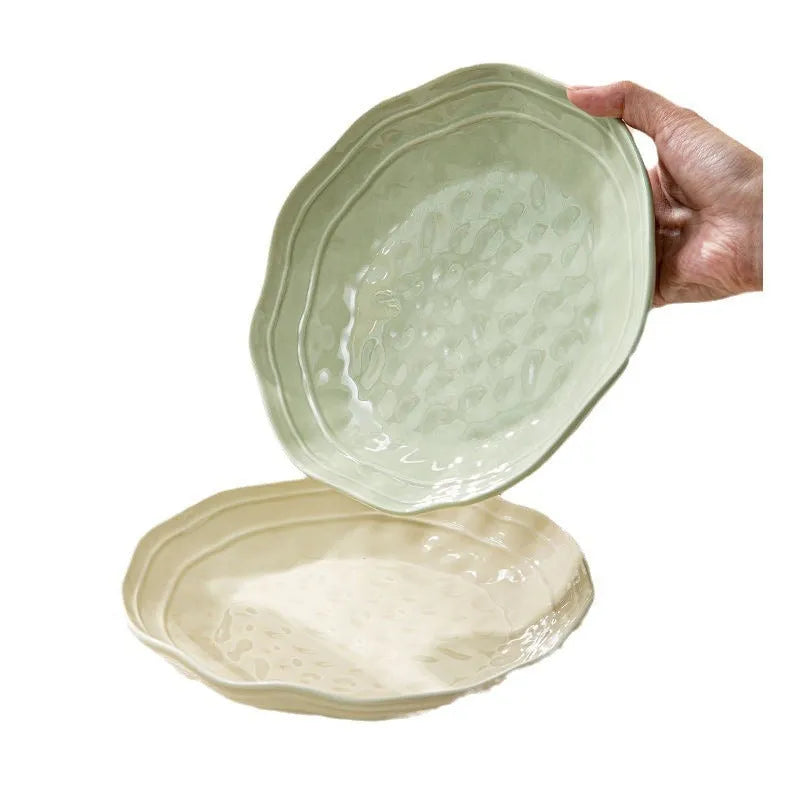 Solid colour ceramic tableware set with seven pieces in a minimalist style, presented in a gift box.