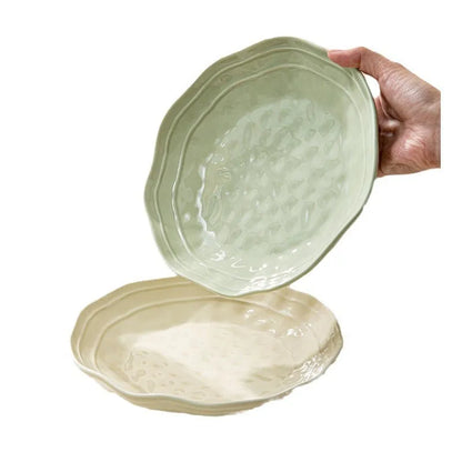 Solid colour ceramic tableware set with seven pieces in a minimalist style, presented in a gift box.