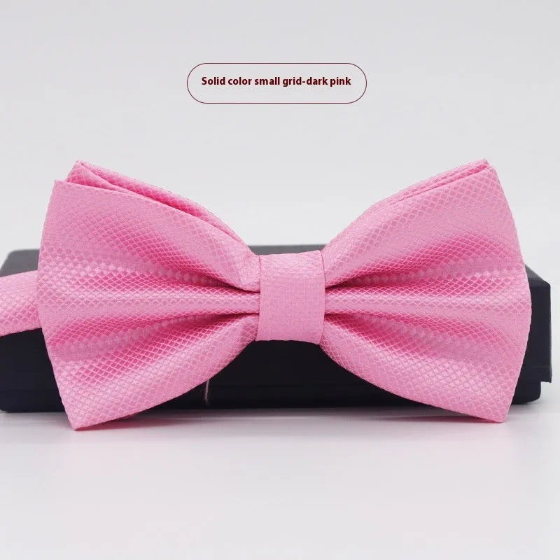A solid colour pre-tied bow tie with an adjustable neck strap, shown in a classic flat head shape.