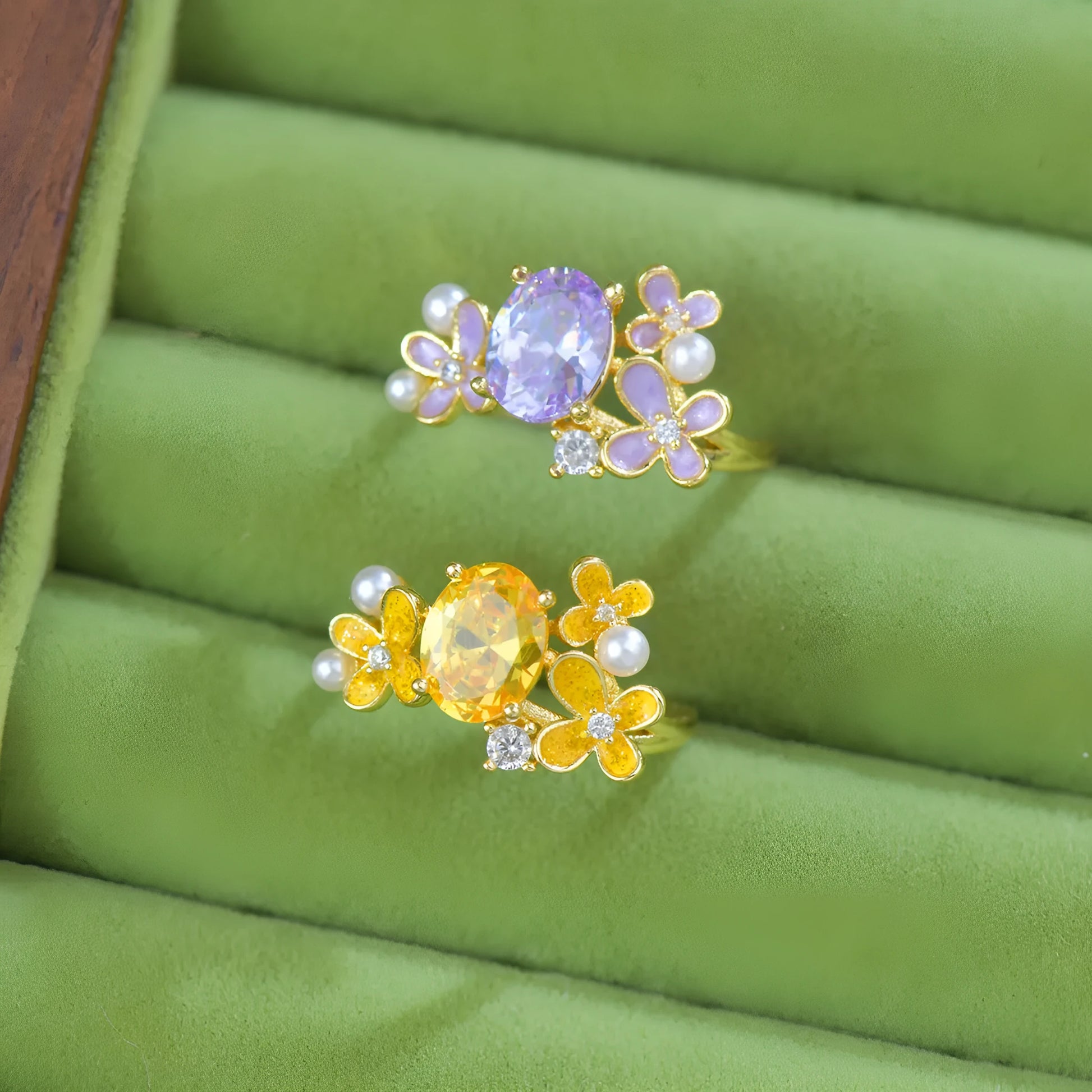 Women's adjustable open ring with flower and pearl design in yellow or light purple electroplated metal