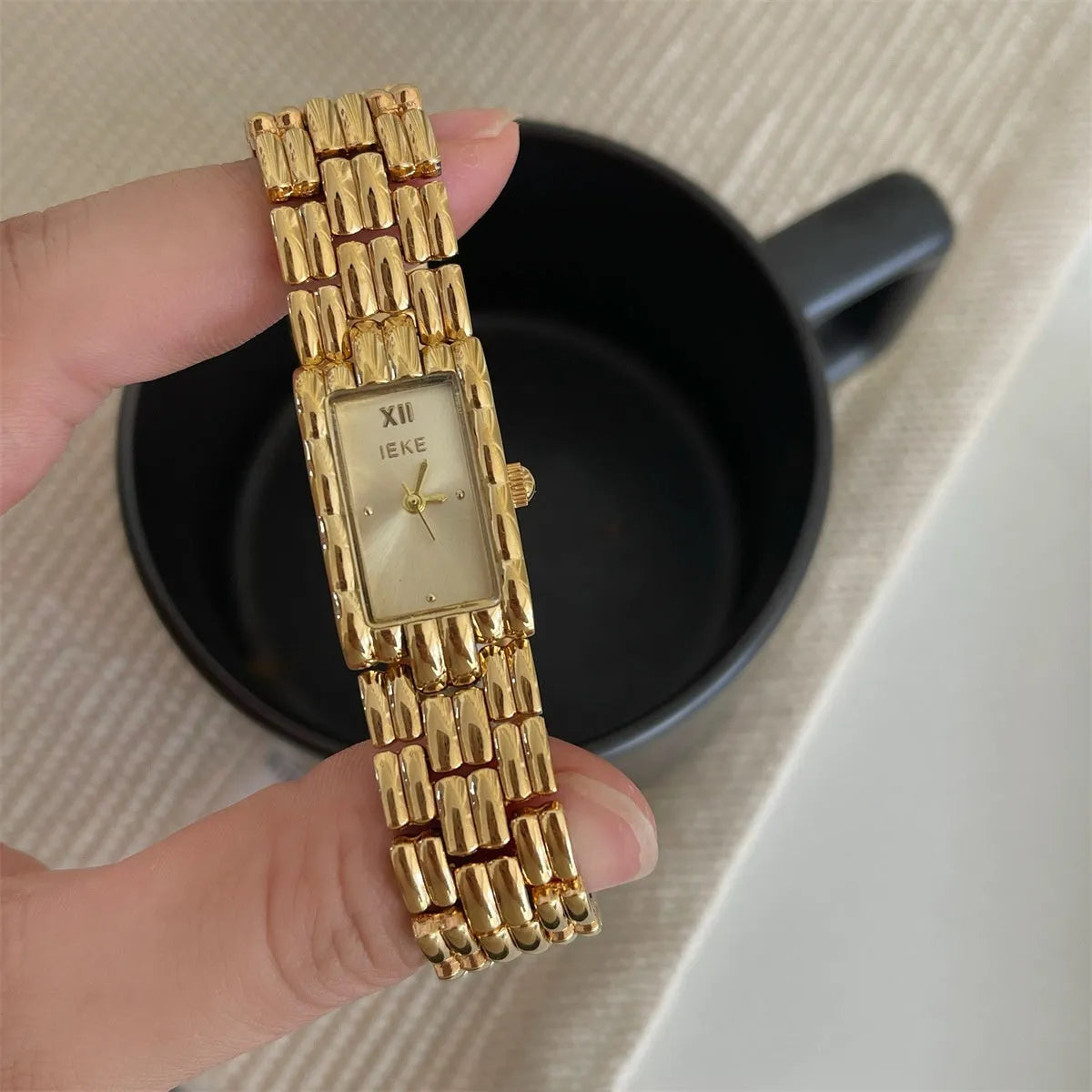 Bracelet-style women's watch with 15mm dial, 7mm thickness, and mineral glass mirror in silver or gold colours