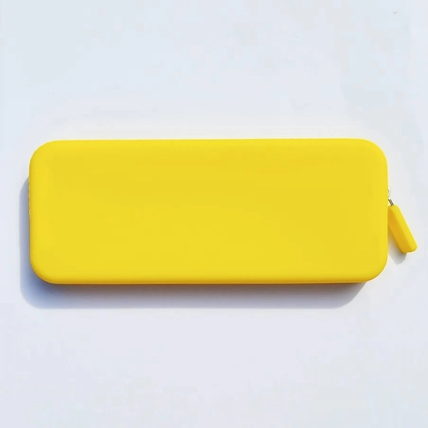 Silicone dustproof makeup brush storage bag in various colours with 20x8x2.5cm dimensions