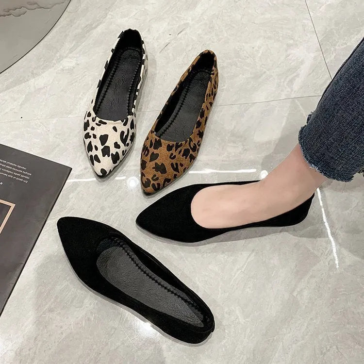Women's leopard print flat pumps with pointed toe and low flat heel on cotton cloth upper