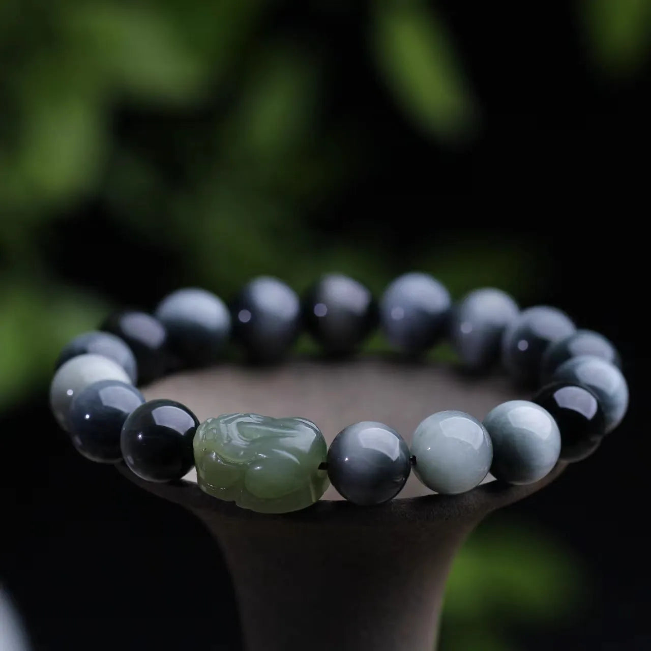 Black Hetian jade and Eagle Eye Stone Pixiu bracelet with 10mm beads