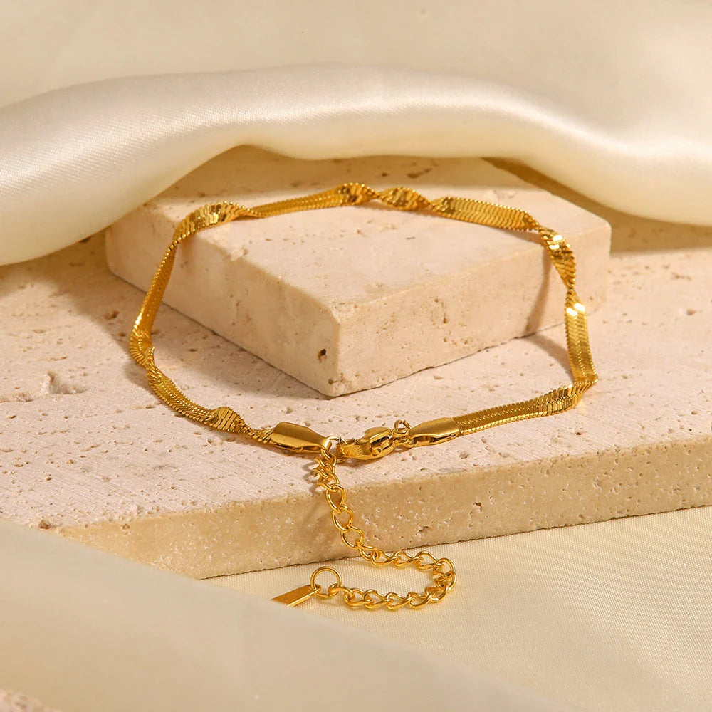 Elegant 18k gold plated stainless steel snake chain bracelet, a versatile and durable accessory for any occasion