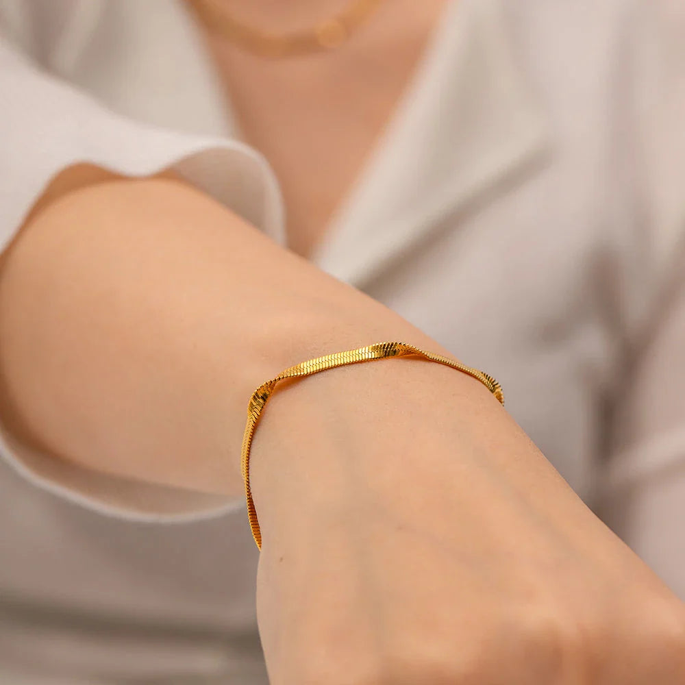 Elegant 18k gold plated stainless steel snake chain bracelet, a versatile and durable accessory for any occasion