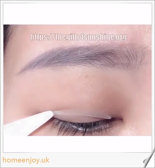 Double eyelid tape for heavy hooded eyes, eyelid lifter strips, instant eyelid lift, natural-looking double eyelid crease
