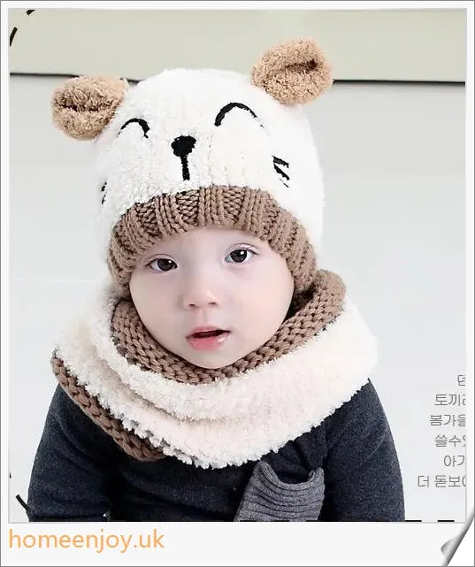 A cosy, neutral-coloured baby wool scarf and hat set, featuring a classic stripe pattern and satin-finish processing for a timeless, sophisticated look.