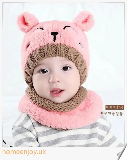 A cosy, neutral-coloured baby wool scarf and hat set, featuring a classic stripe pattern and satin-finish processing for a timeless, sophisticated look.