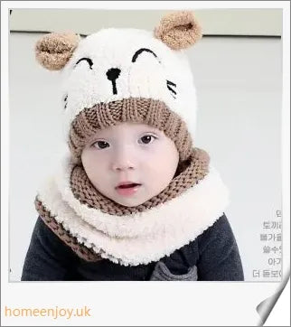 A cosy, neutral-coloured baby wool scarf and hat set, featuring a classic stripe pattern and satin-finish processing for a timeless, sophisticated look.