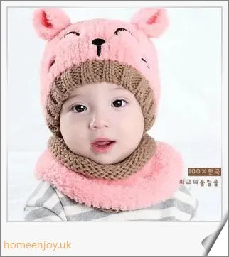 A cosy, neutral-coloured baby wool scarf and hat set, featuring a classic stripe pattern and satin-finish processing for a timeless, sophisticated look.