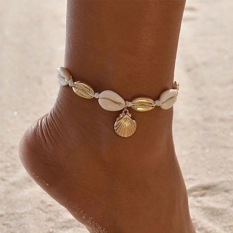 Adjustable bohemian-style shell anklet with conch detail for summer wear