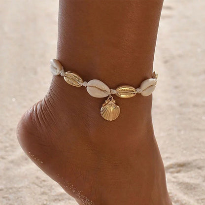 Adjustable bohemian-style shell anklet with conch detail for summer wear