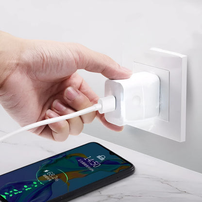 White 40W QC3.0 fast charger set with 5A charging cable for mobile phones