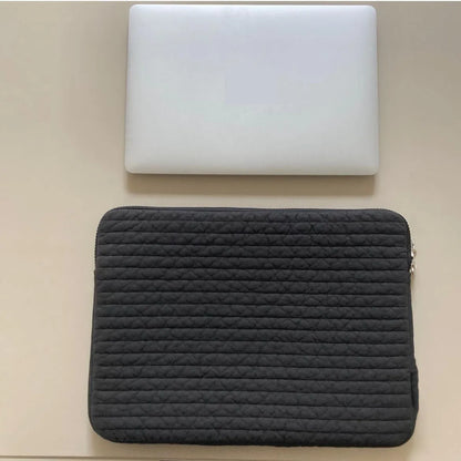 Hand-held anti-seismic laptop bag in black or white cotton cloth with tablet protection and coin pocket