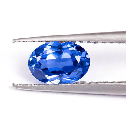 Royal blue love shaped tiara cultivate gemstone in multiple shapes and carat weights for jewellery making.