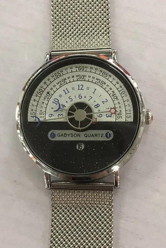 Men's silver and gold sports quartz watch with 40mm dial and stainless steel strap