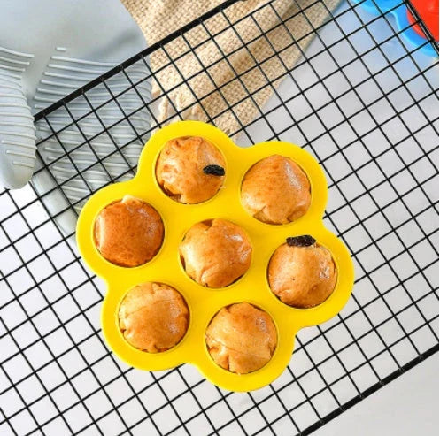 Silicone popsicle mold with 7 cavities in various colors, perfect for making homemade ice cream and frozen treats