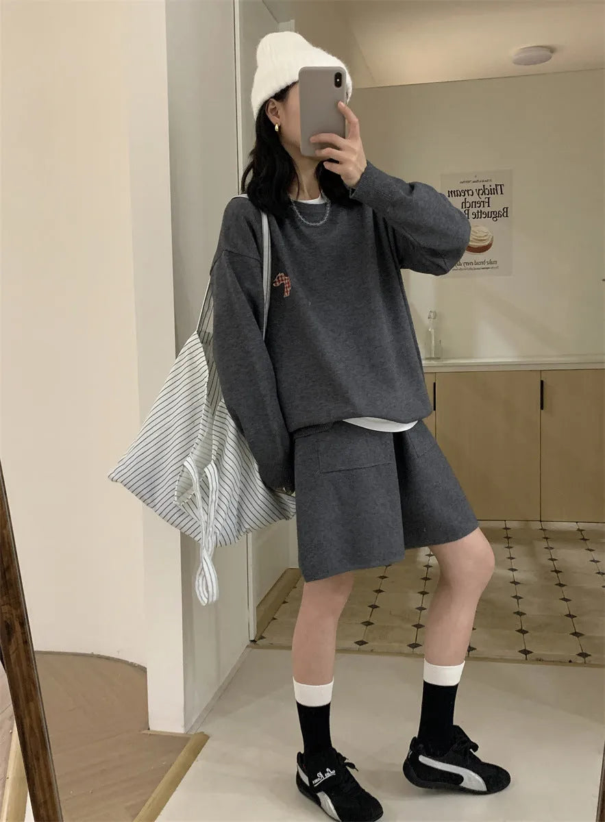 Women's casual knitted sweater and shorts set with animal embroidery in imitation cashmere fabric