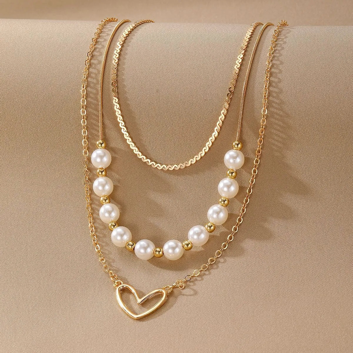 Vintage love heart pearl gold necklace with adjustable chain and electroplated pendant