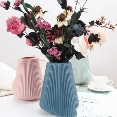 Melamine plastic decorative vase in blue colour measuring 16cm diameter by 20cm height with simple style