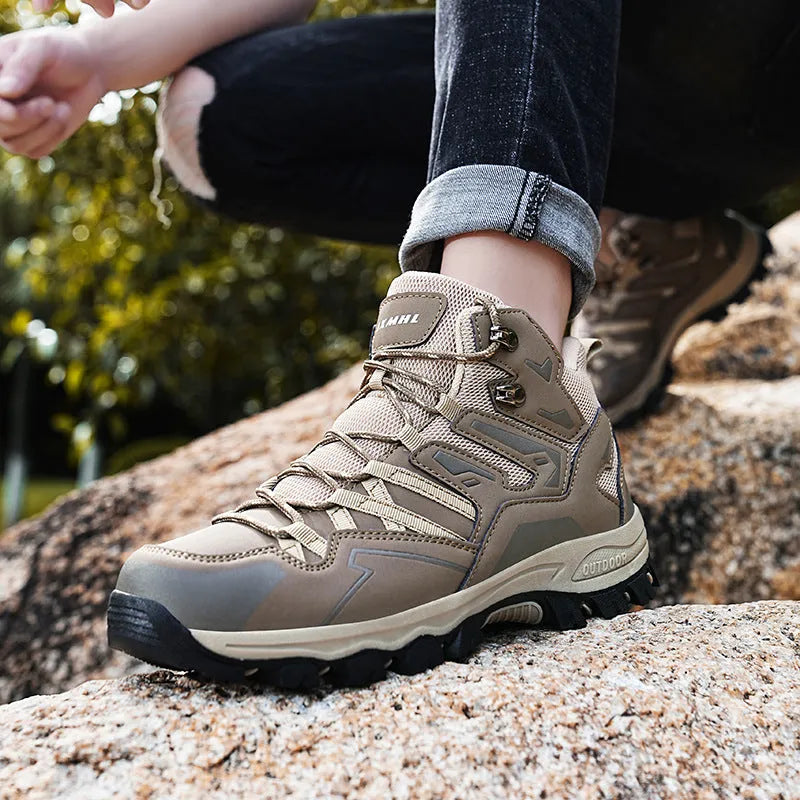High-top hiking shoes in flannel with natural rubber sole, shown in colour options for outdoor wear.