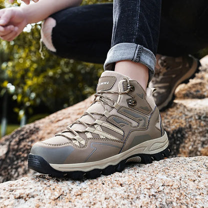High-top hiking shoes in flannel with natural rubber sole, shown in colour options for outdoor wear.