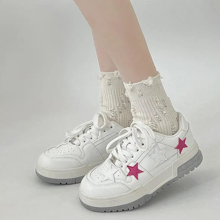 Women's Korean style low-top sneakers in black or white with PU upper, round toe, and front lace-up fastening, sizes 35-40