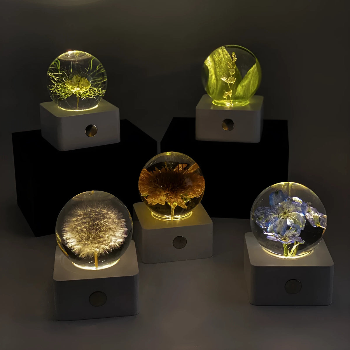 Small 8cm wide desktop night light featuring an artificial dandelion and sunflower arrangement with USB cable.