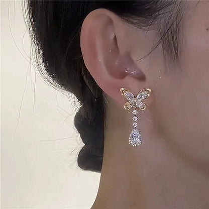 Pair of bow-shaped stud earrings with platinum electroplated finish on zinc alloy