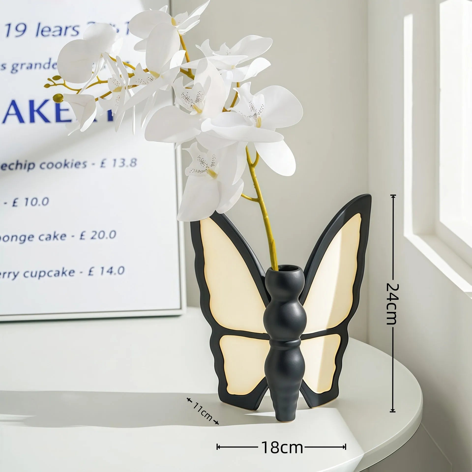Ceramic butterfly vase and matching tissue box set with light luxury design