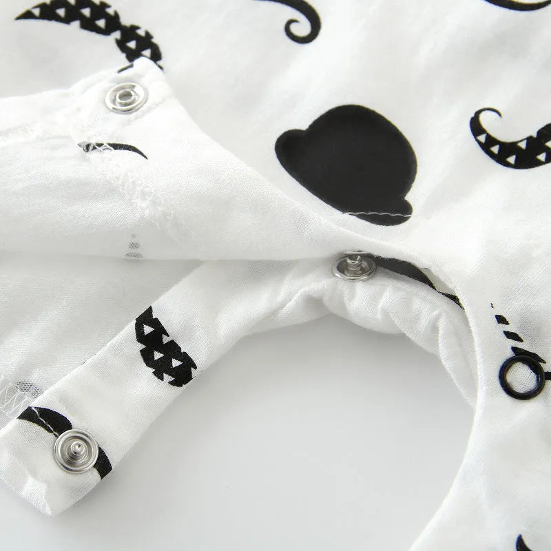 Baby bow gentleman climbing suit in cotton with short sleeves and buckle closure, shown in beard gentleman style
