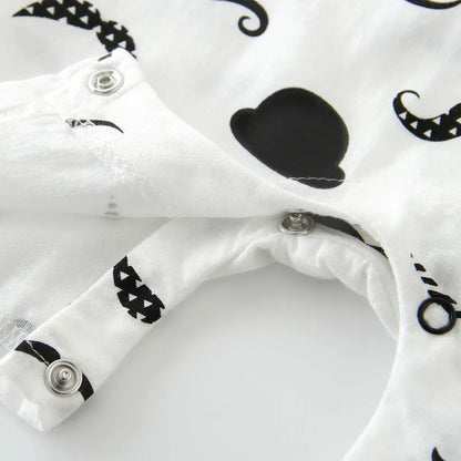Baby bow gentleman climbing suit in cotton with short sleeves and buckle closure, shown in beard gentleman style