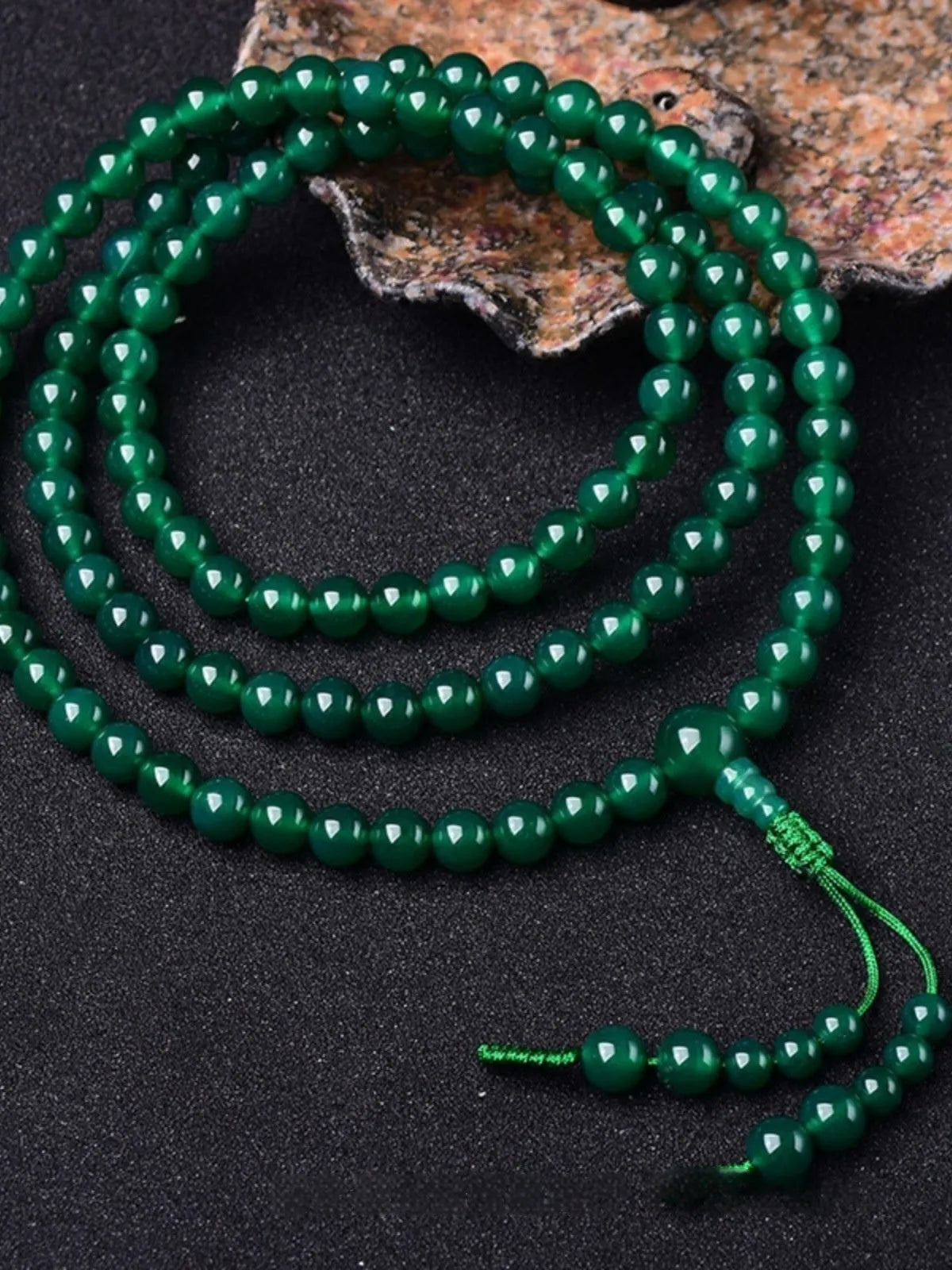 Green agate multi-circle bracelet with 108 beads and a pendant, showing Buddha beads or Thangka style options.