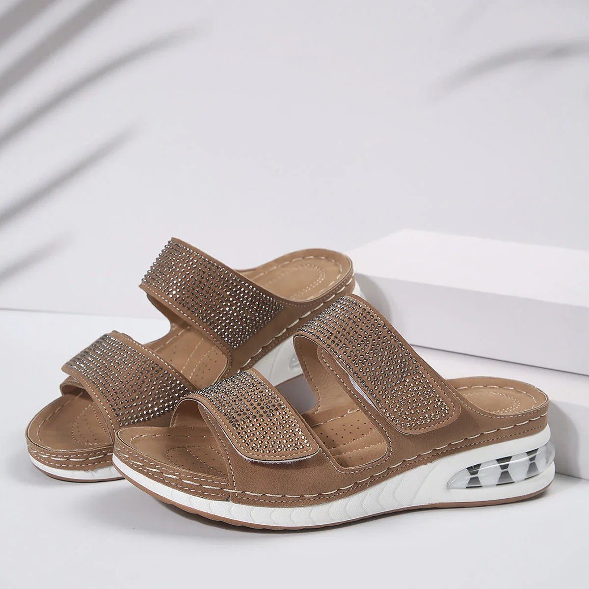 Stylish rhinestone-embellished summer sandals with air cushion sole and non-slip design