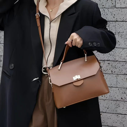 Genuine vegetable-tanned leather messenger bag in urban simplicity style with internal organisation pockets
