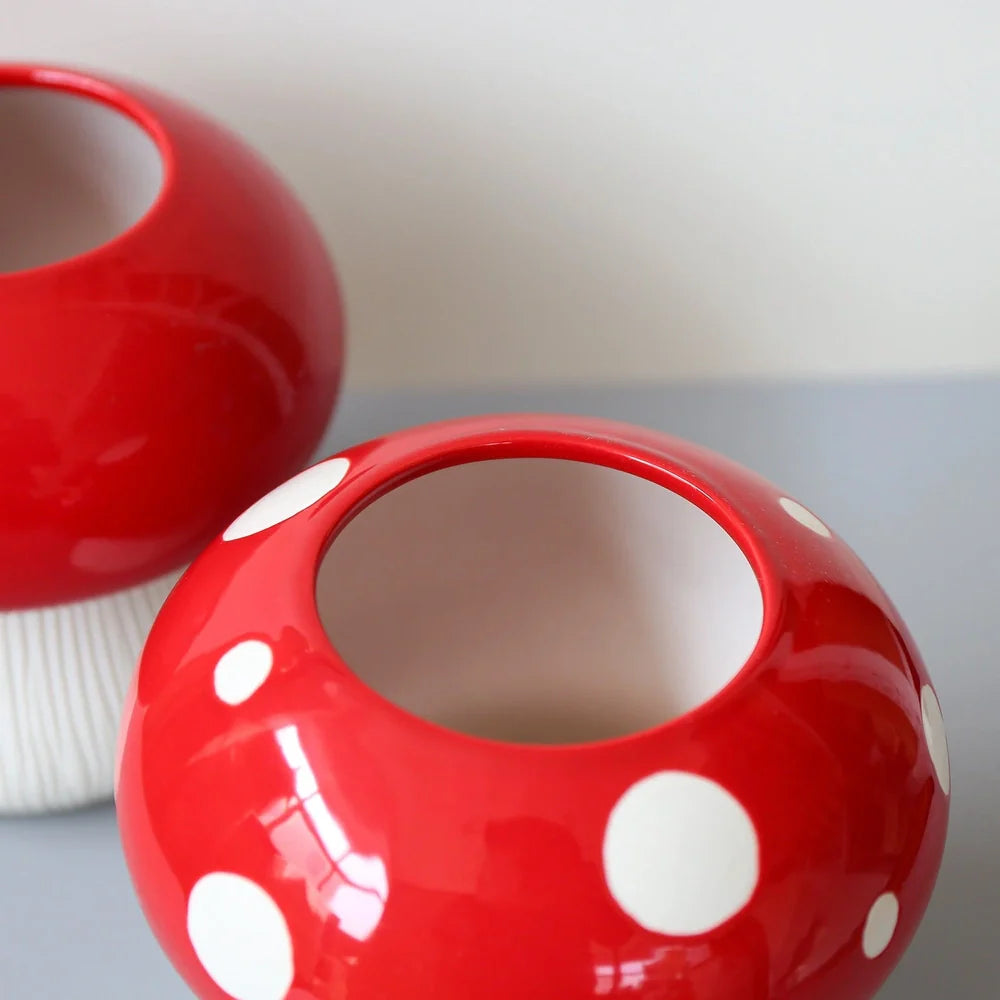 Mushroom shaped ceramic vase with white spots, 15cm height, European style plant container