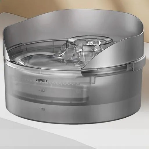 Automatic circulating pet water fountain with filter for cats and dogs in 5L or 8L size.