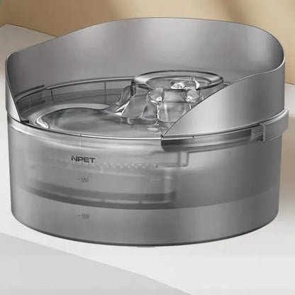 Automatic circulating pet water fountain with filter for cats and dogs in 5L or 8L size.