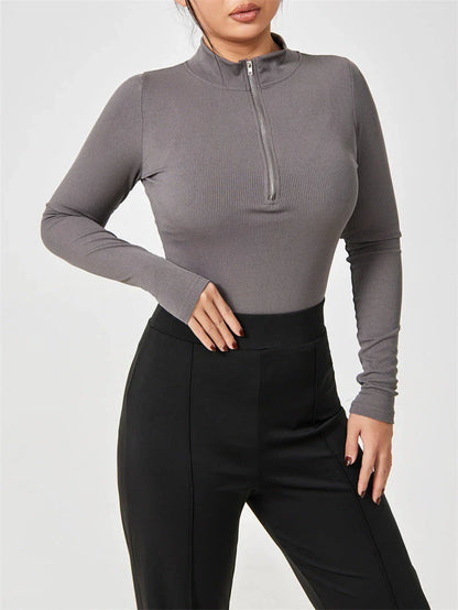 Slimming jumpsuit for women in various colors with seamless design and figure-flattering fit