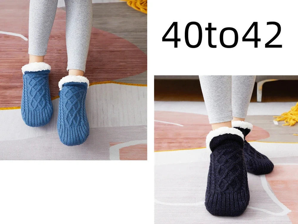 Pair of thickened non-slip indoor socks in navy V-fringe, 60% acrylic with sherpa lining for warm grip on floors, sizes 35-45