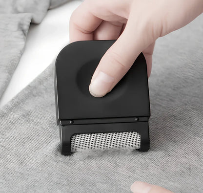 Manual clothes cleaning brush with removable catching net for removing pilling from sweaters