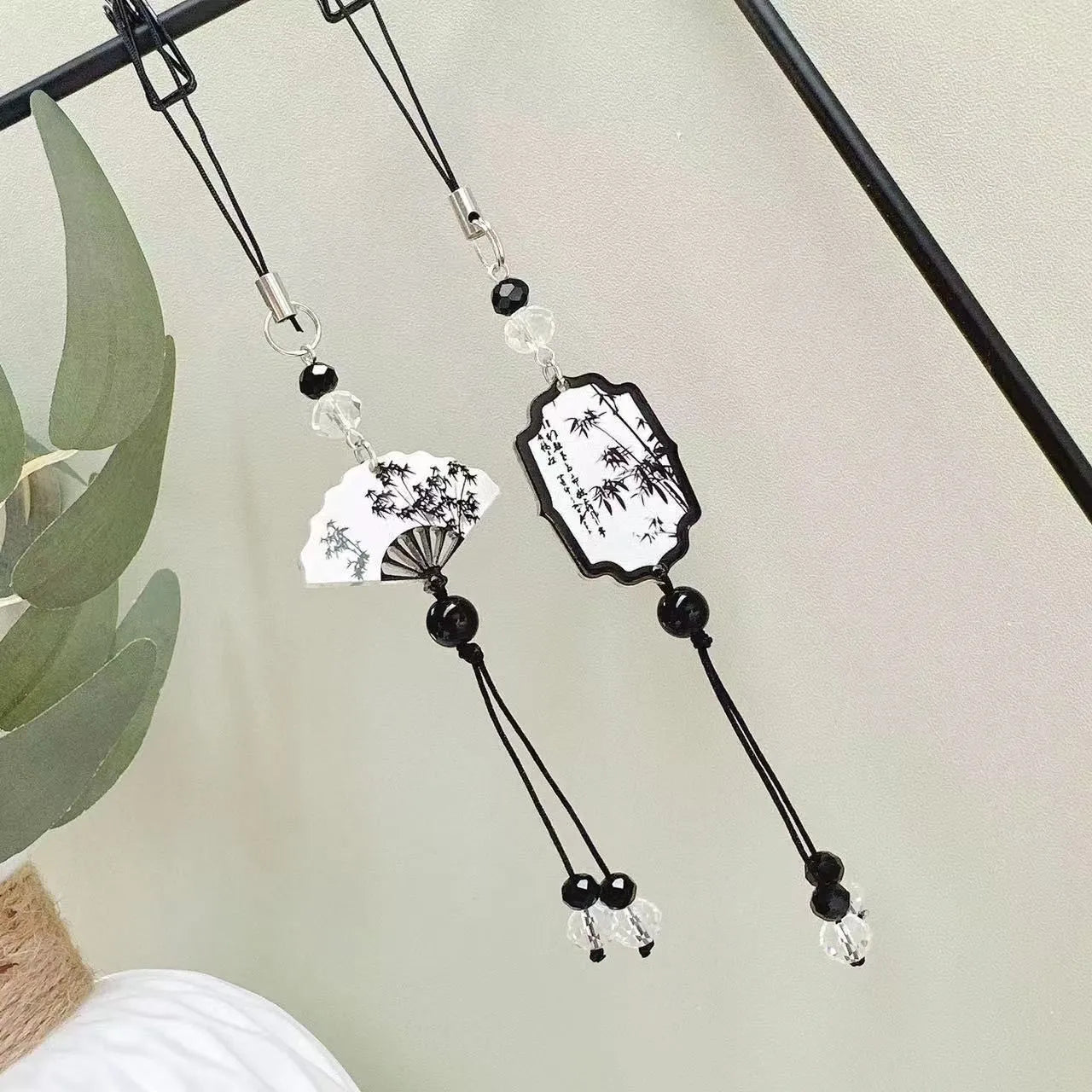 Guofeng style bead keychain with floral pattern and baked varnish finish in Fan colour.