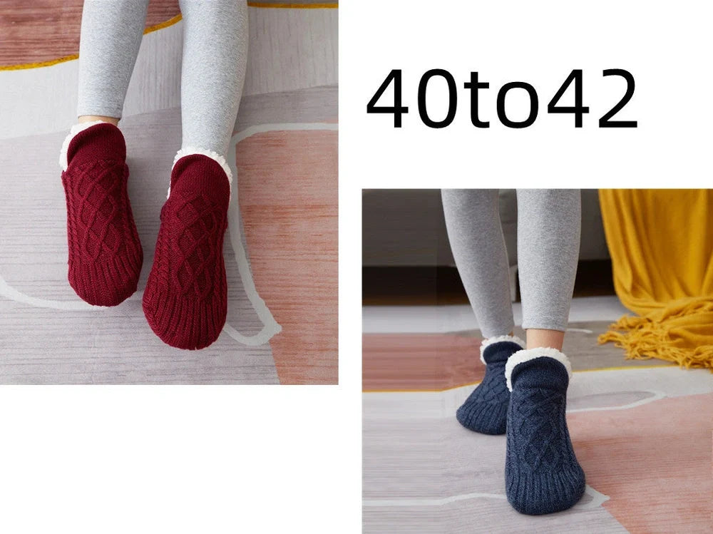 Pair of thickened non-slip indoor socks in navy V-fringe, 60% acrylic with sherpa lining for warm grip on floors, sizes 35-45