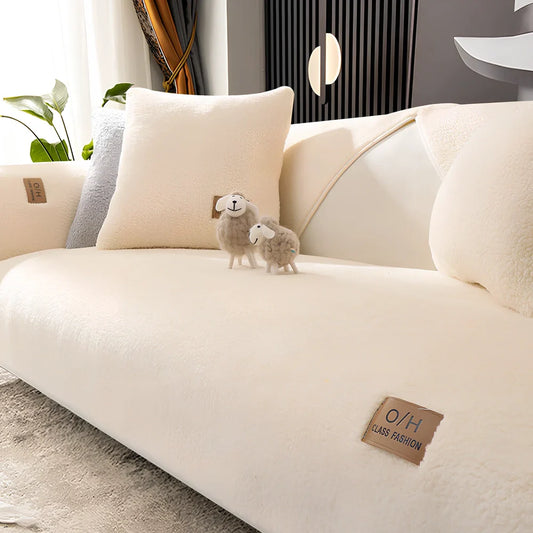 Winter lambswool sofa cushion with plush fabric in beige, 45x45cm dimensions