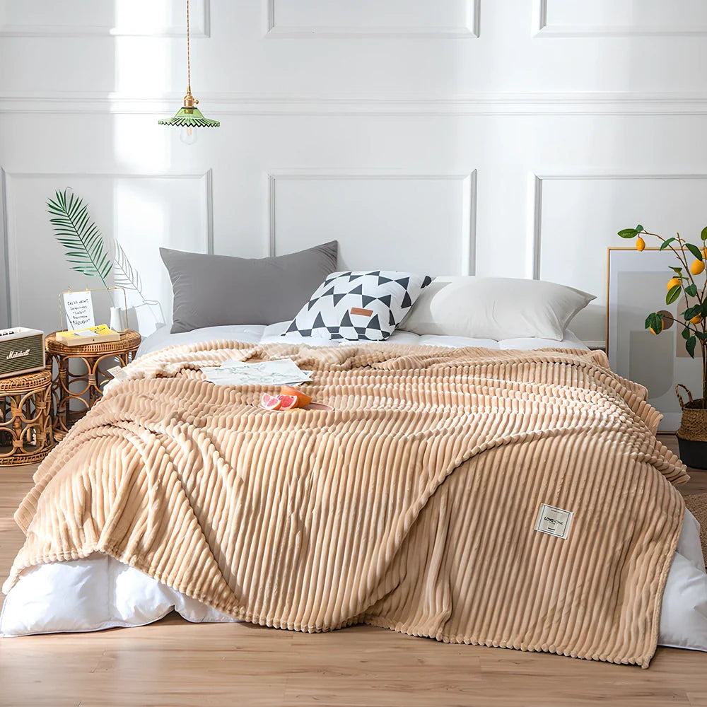 Flannel sheets solid blanket in blue, 150x200 cm size, polyester fiber for cosy bedding warmth