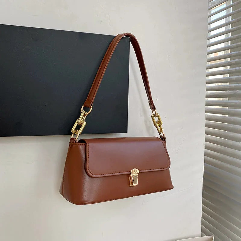 French casual underarm bag with chain shoulder strap in horizontal square design