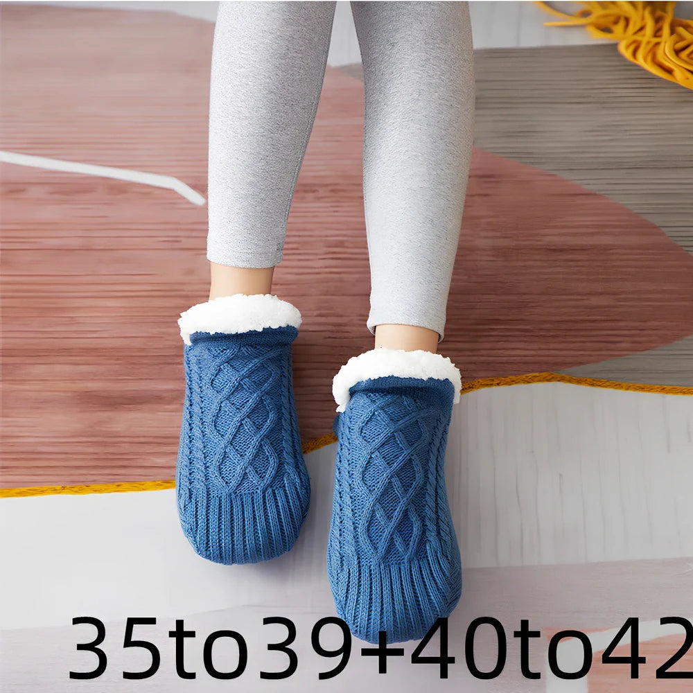 Pair of thickened non-slip indoor socks in navy V-fringe, 60% acrylic with sherpa lining for warm grip on floors, sizes 35-45